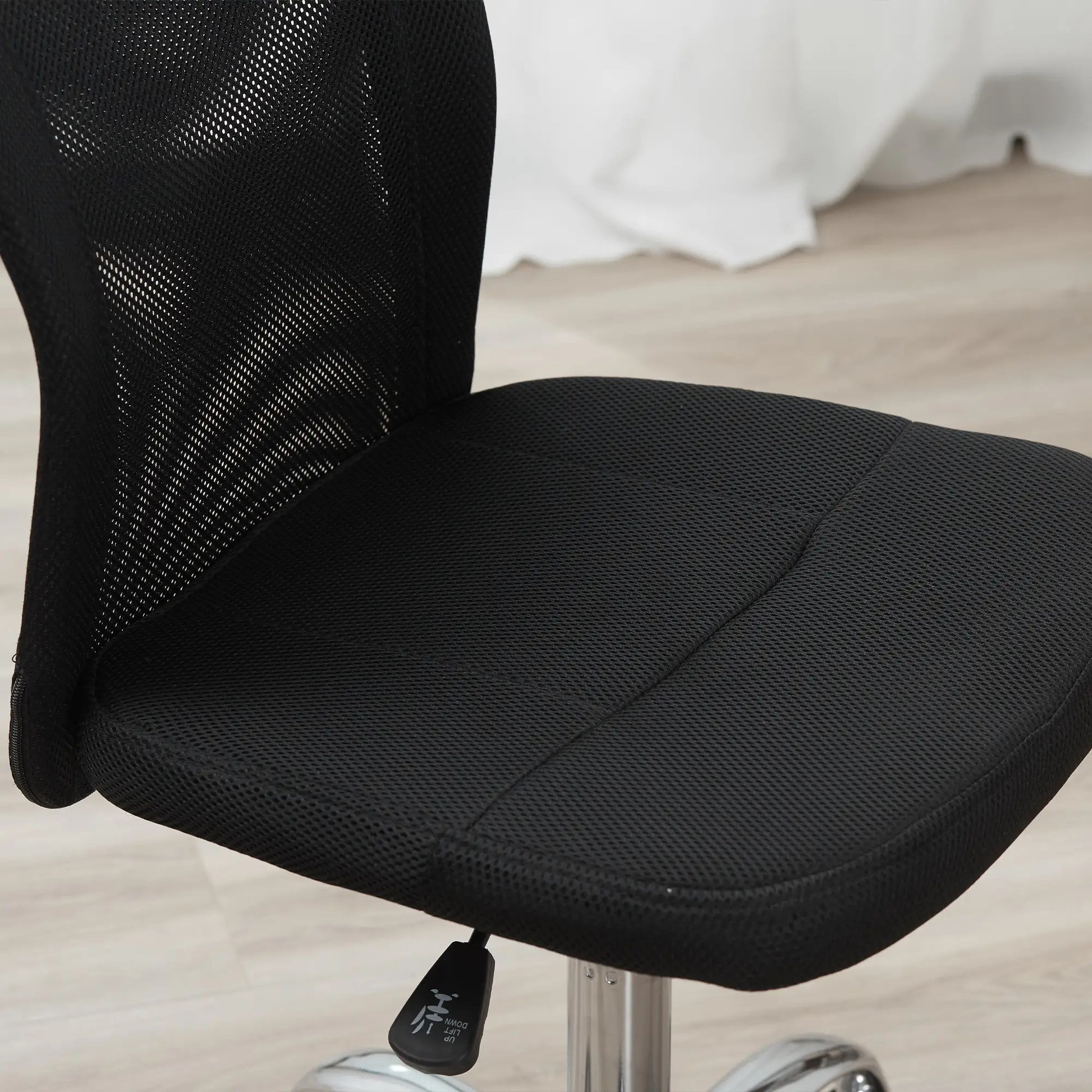 ProperAV Extra Mesh Swivel Office Chair with Lumbar Support - Black